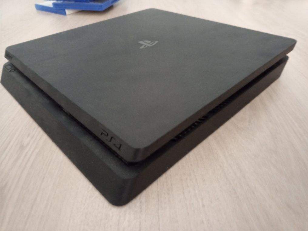 PS4 в отличном состоянии