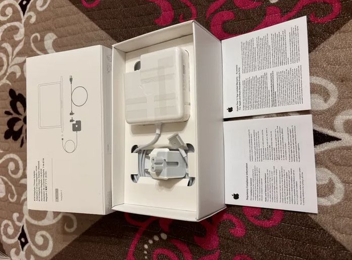 - от MacBook 45W - зарядка, блок питания, щнур макбука