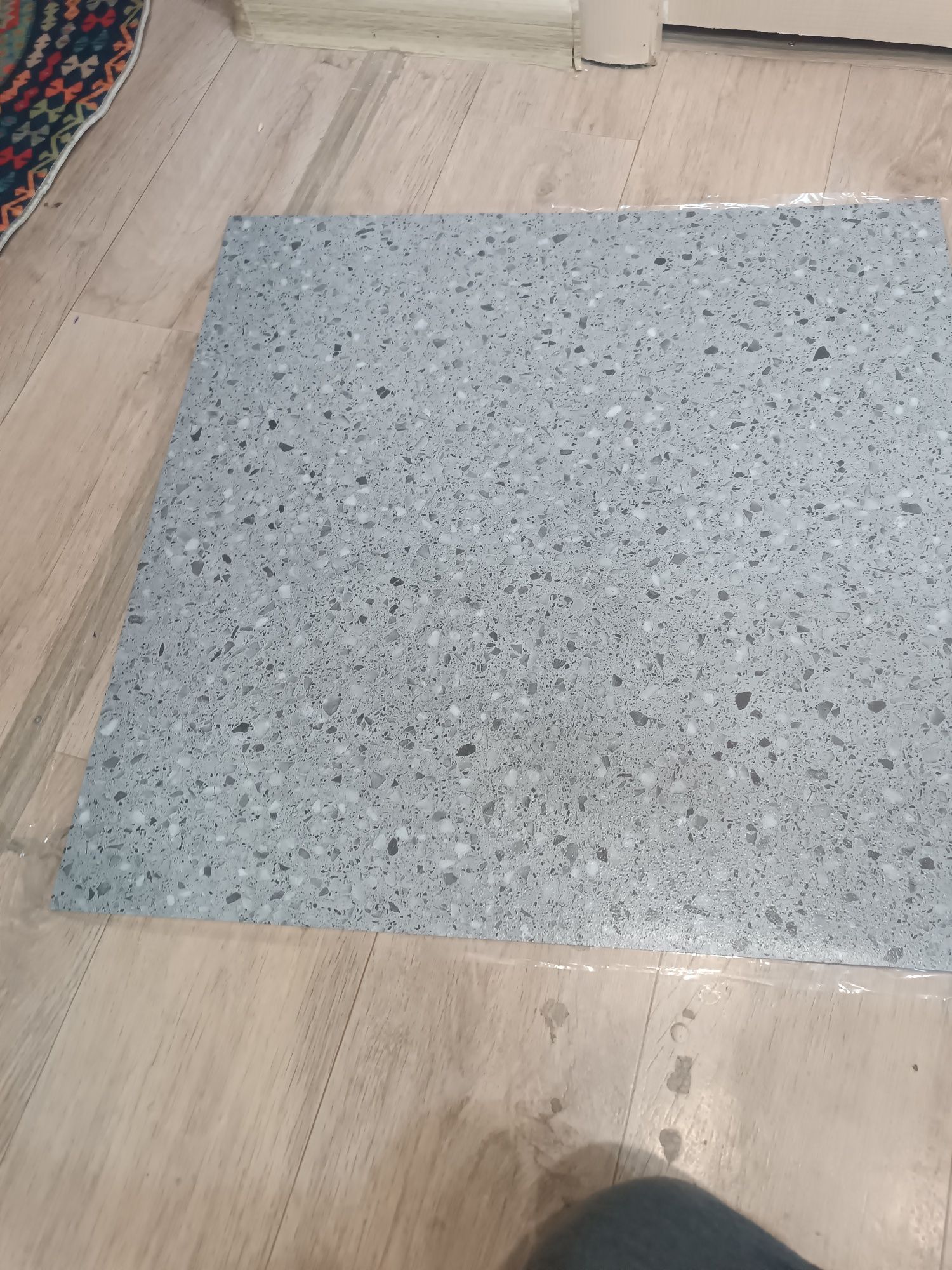 Гибкий мрамор половой кафель Самоклеющие панели
60x60
Толщина, мм
10
Т