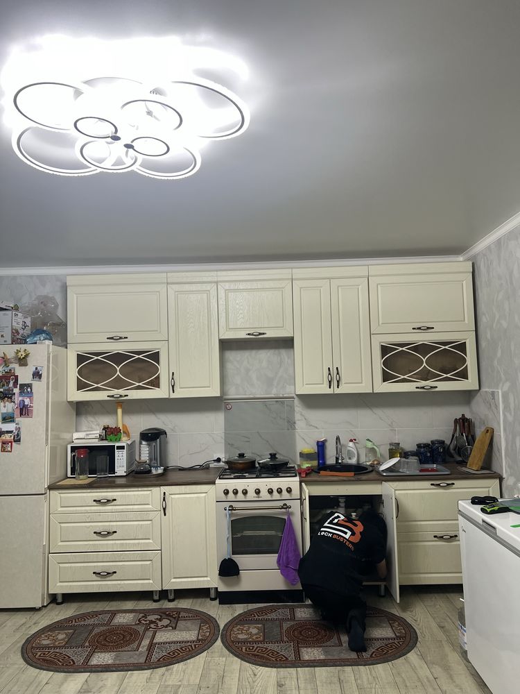 Продам кухню в отличном состояний