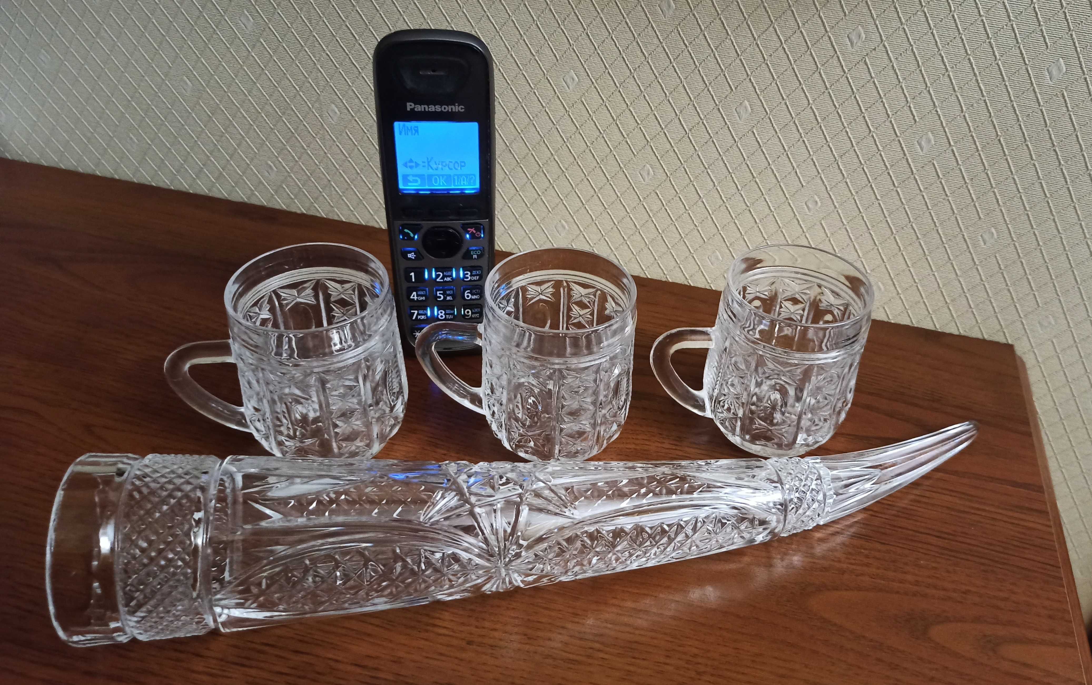 Хрустальные кружки рог рюмки хрусталь.