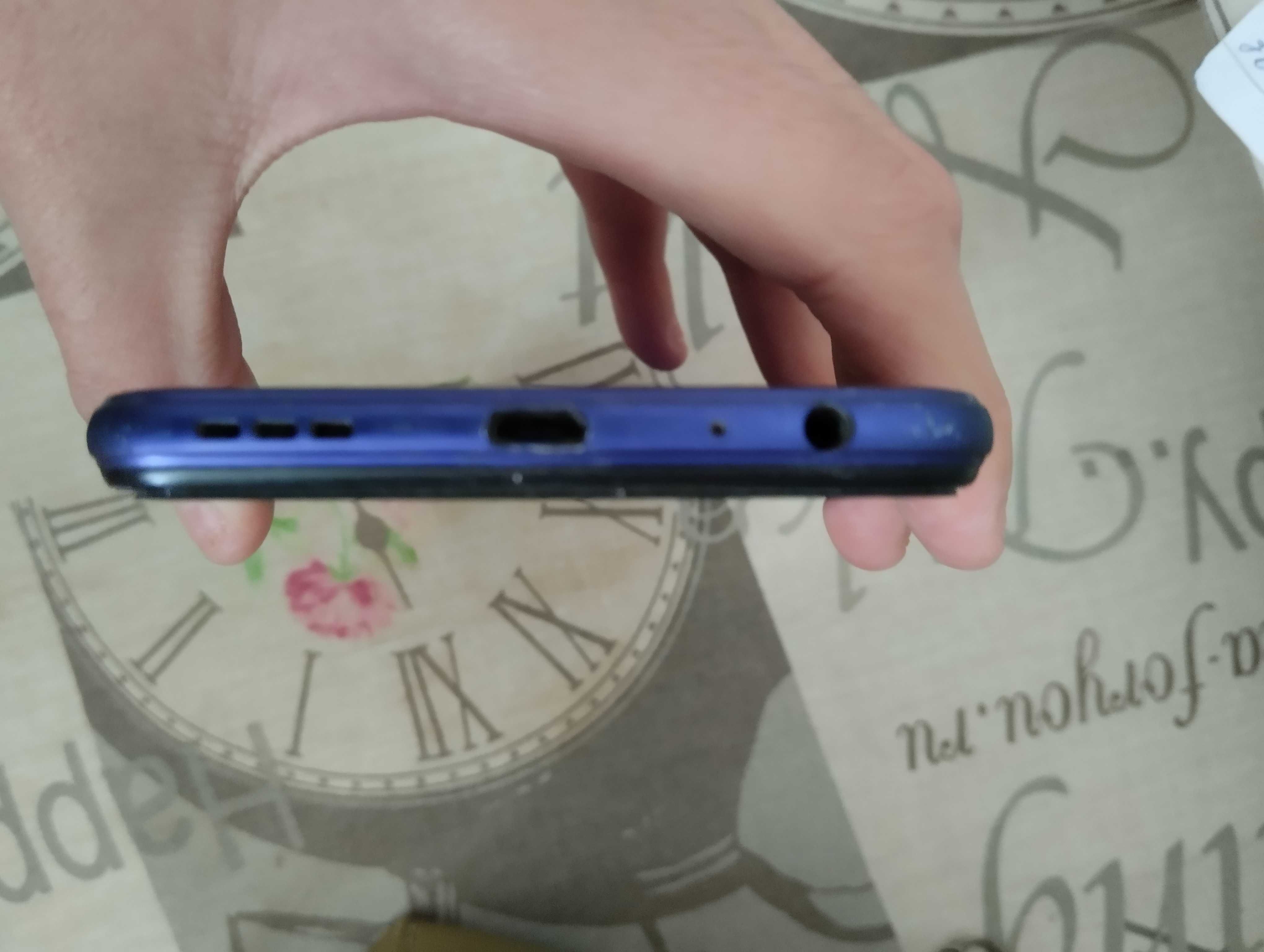 Vivo Y20 в комплекте 2 шнура,нушник,Чехол Сам телефон