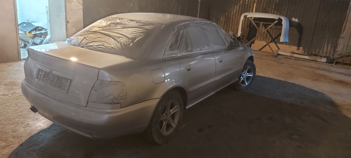 Ауди а4.. 95год.обьем1.8..