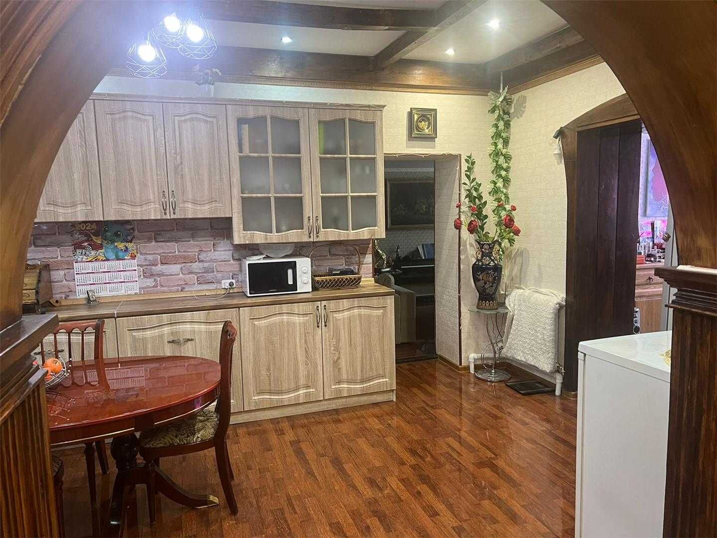Продам  5-ти комн квартиру болгарского типа, блочный