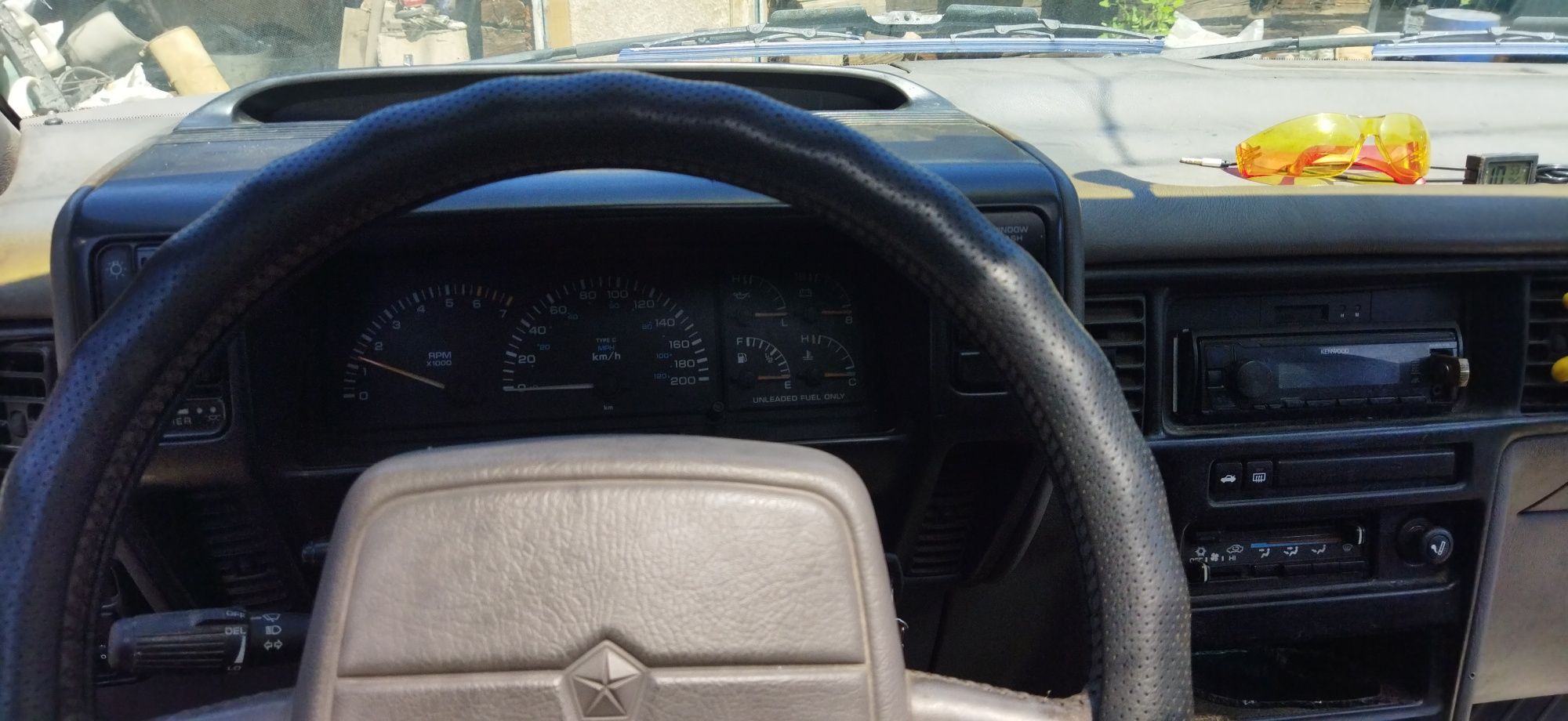 Автомобиль chrysler voyager девяносто второй год второе поколение