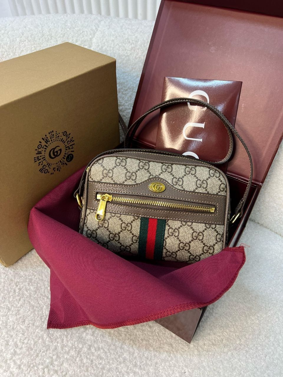Сумка Gucci в фирменной подарочной коробке