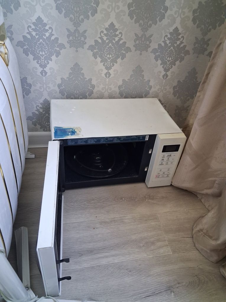 Продам рабочую микроволновку Самсунг