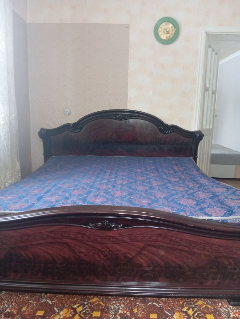 Продам 2х спальную кровать