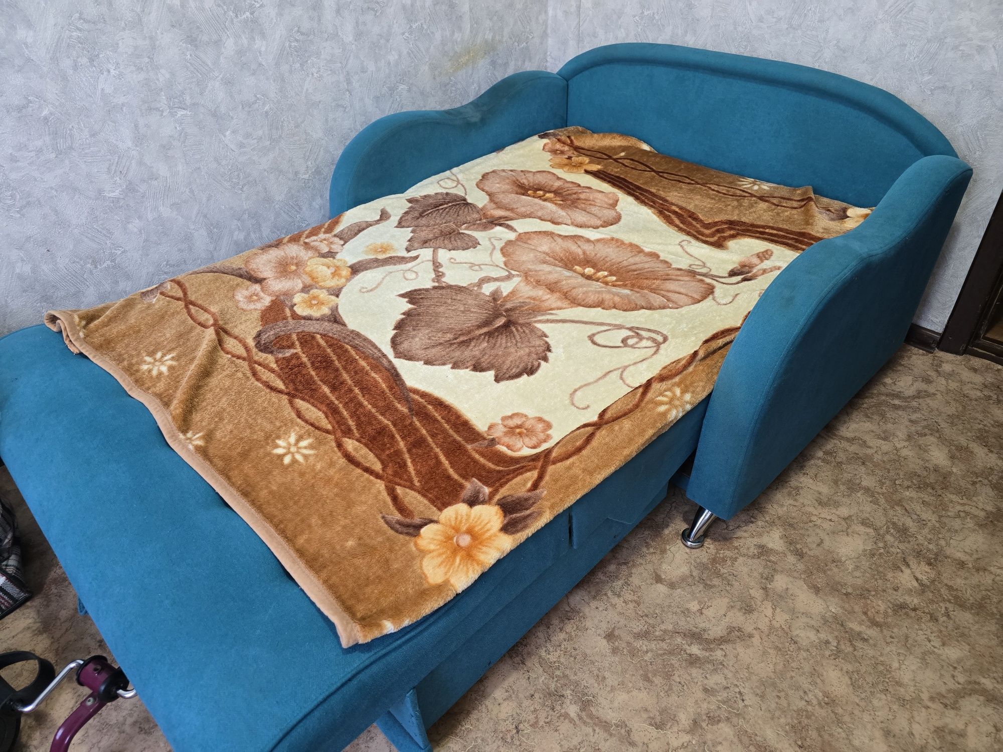 СРОЧНО продам диван в связи с переездом. Производство Россия.
