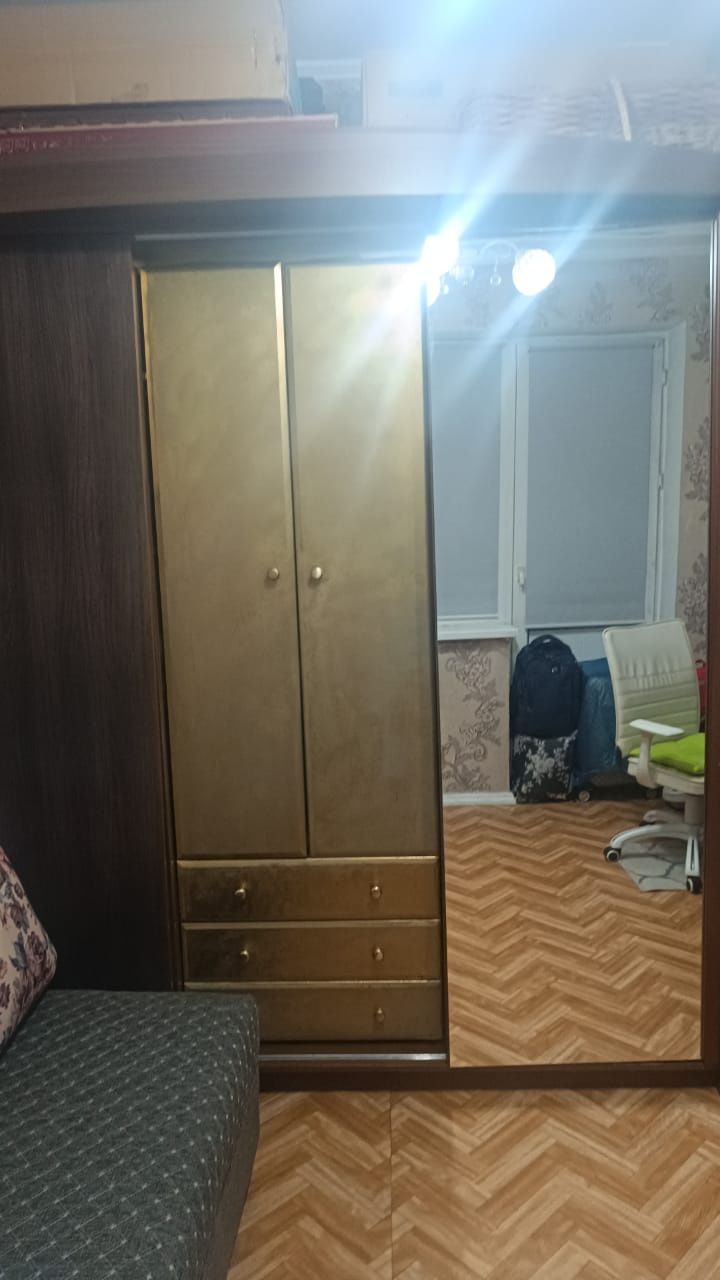Шкаф купейный коричневый б/у ,нужна разборка шкафа
