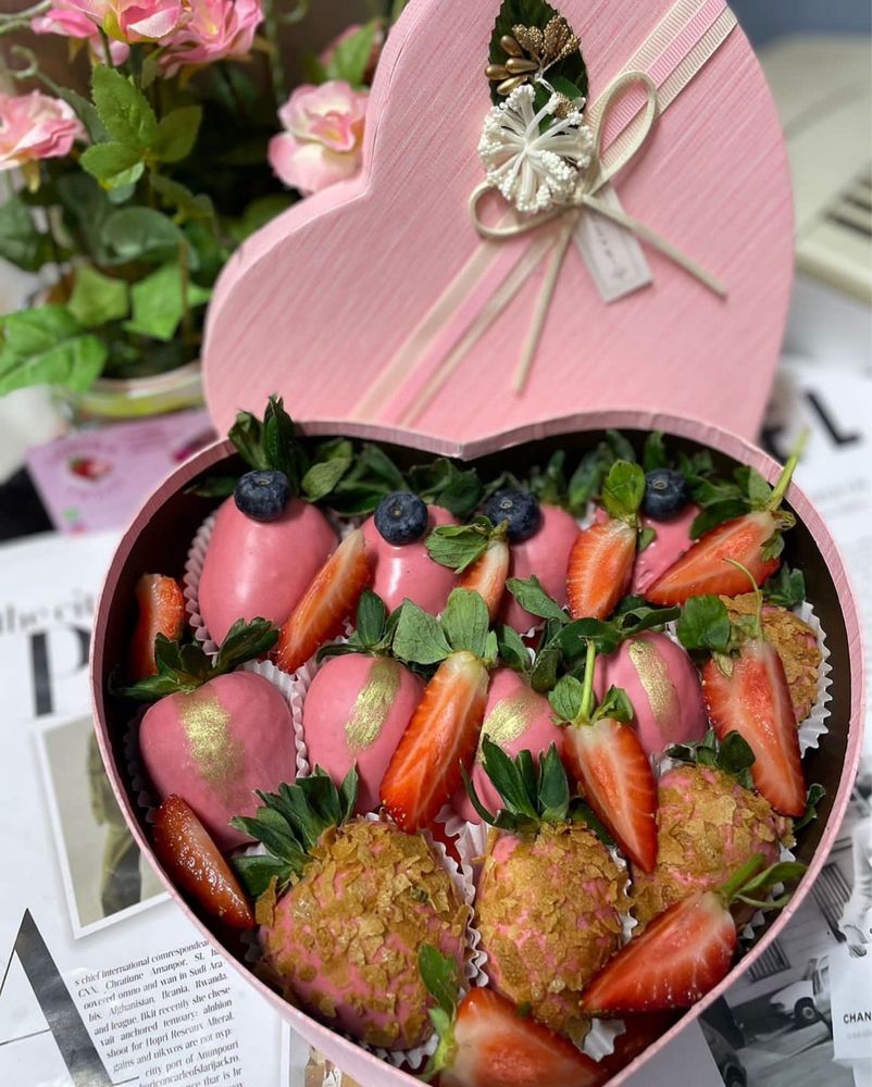Клубника в шоколаде, букеты, бельгийский шоколад, мастерская