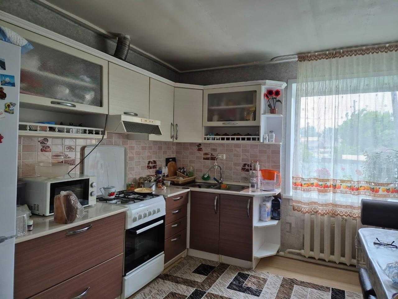 Продается  недалеко от центра 5 комнатный дом с хорошим ремонтом