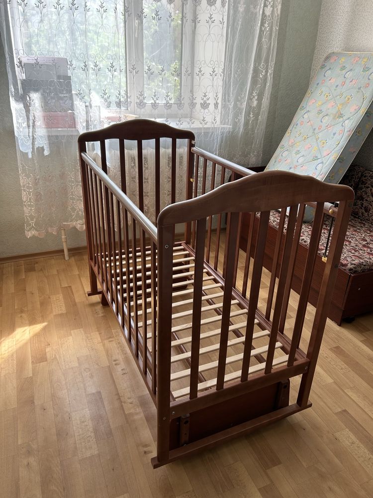 Продам детскую кроватку б/у в отличном состоянии.