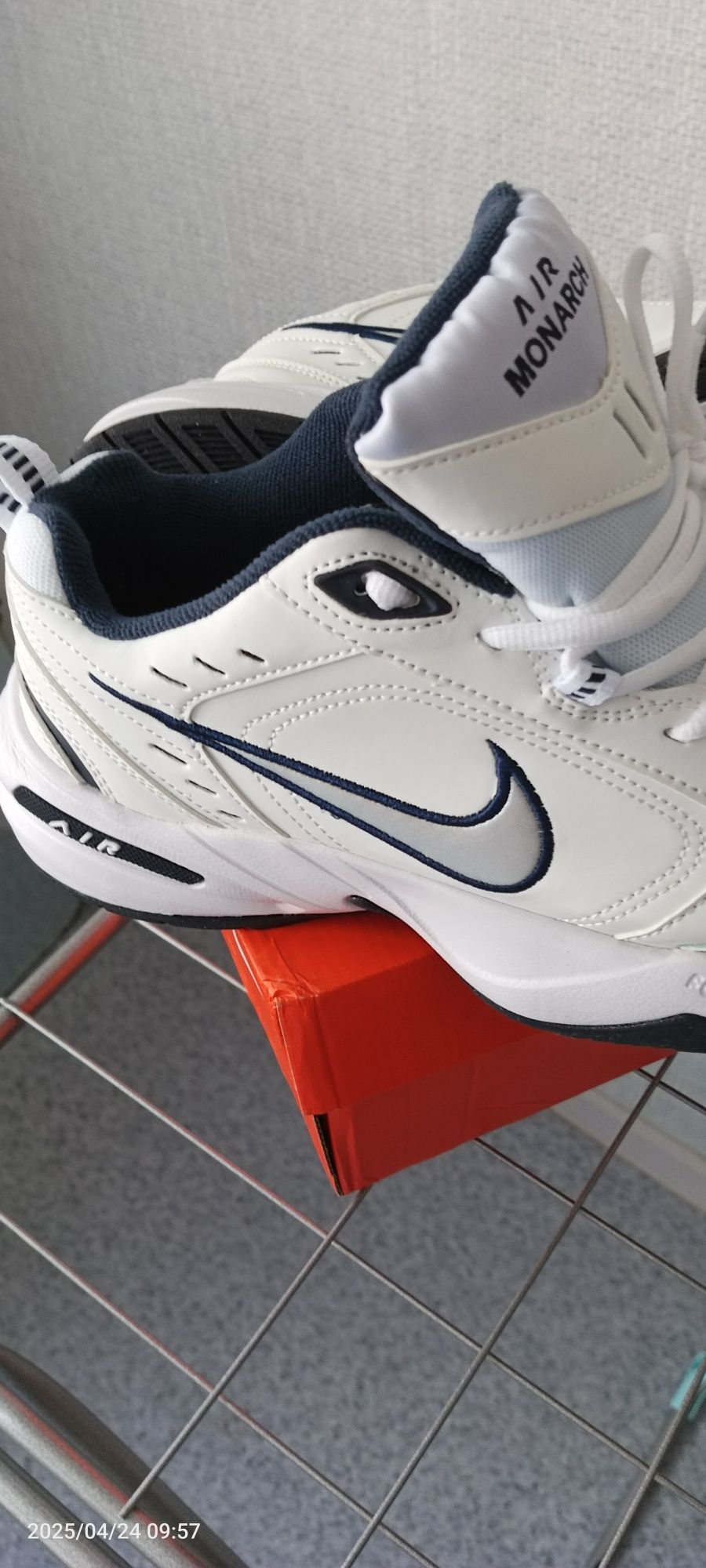 Nike Air Monarch 4