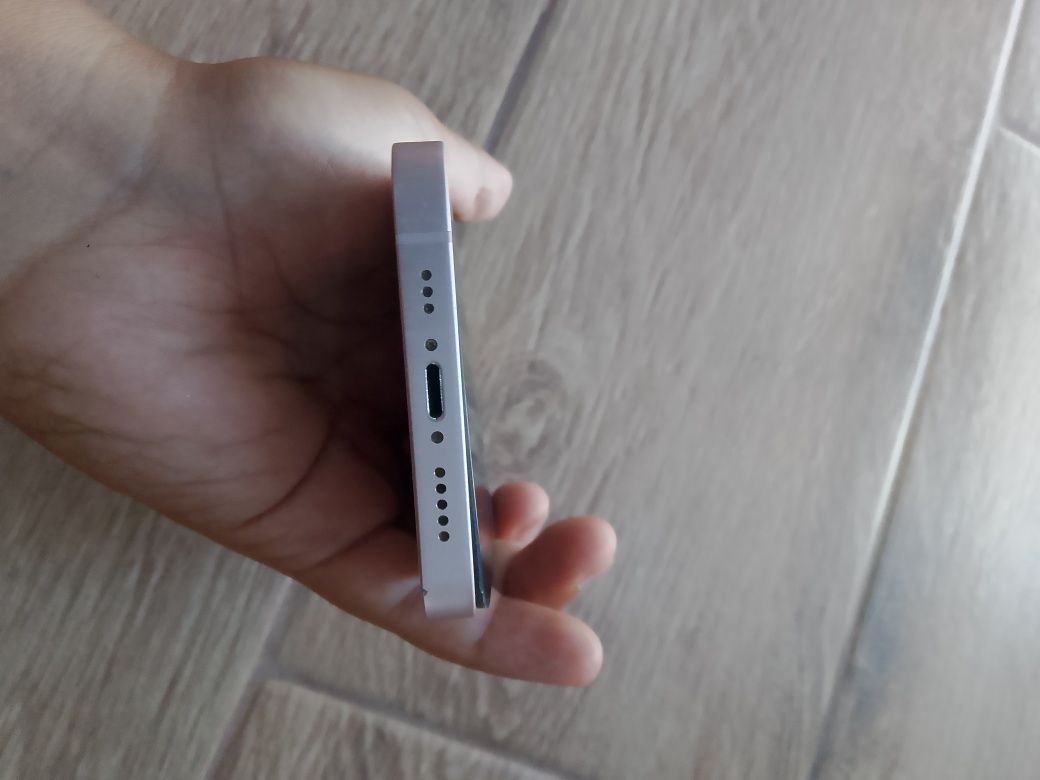 IPhone 13 вздулся аккумулятор