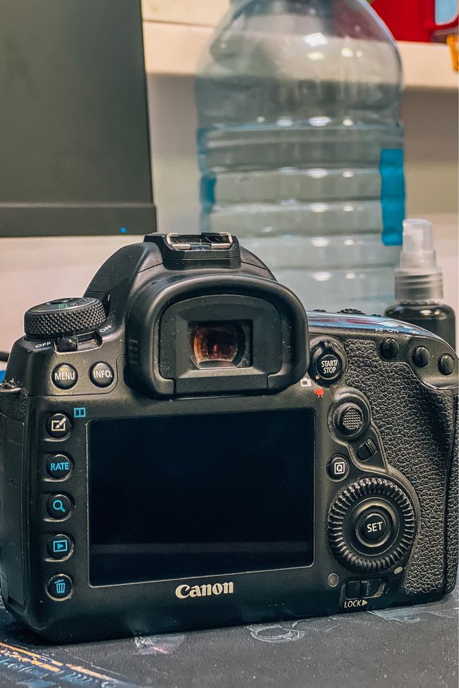 Продам canon mark 4 в отличном состояние