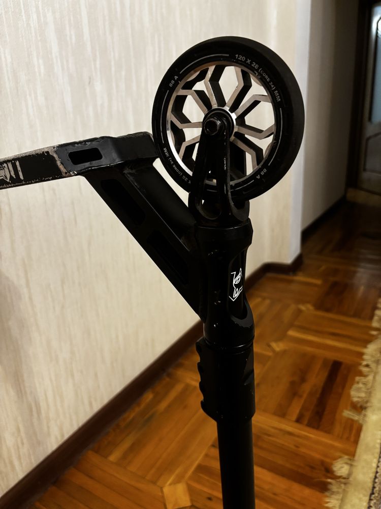 Трюковой самокат Limit