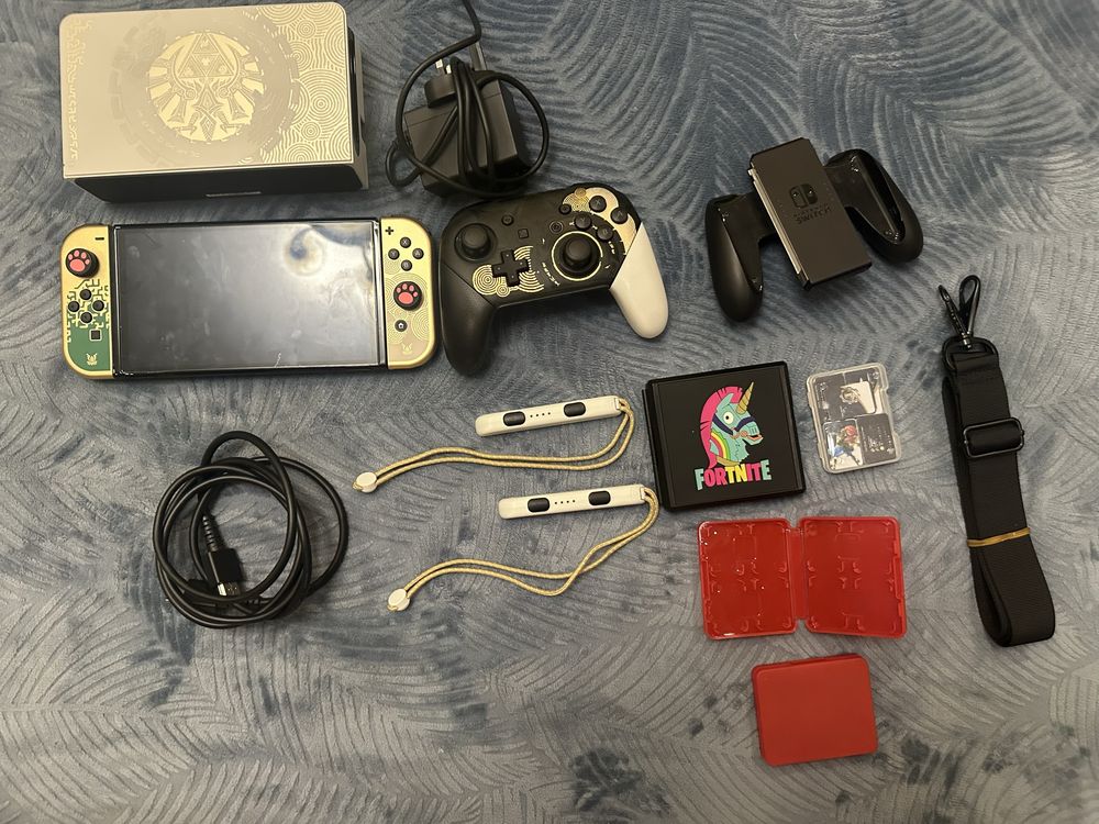 Продам nintendo switch oled очень хорошая комплектация