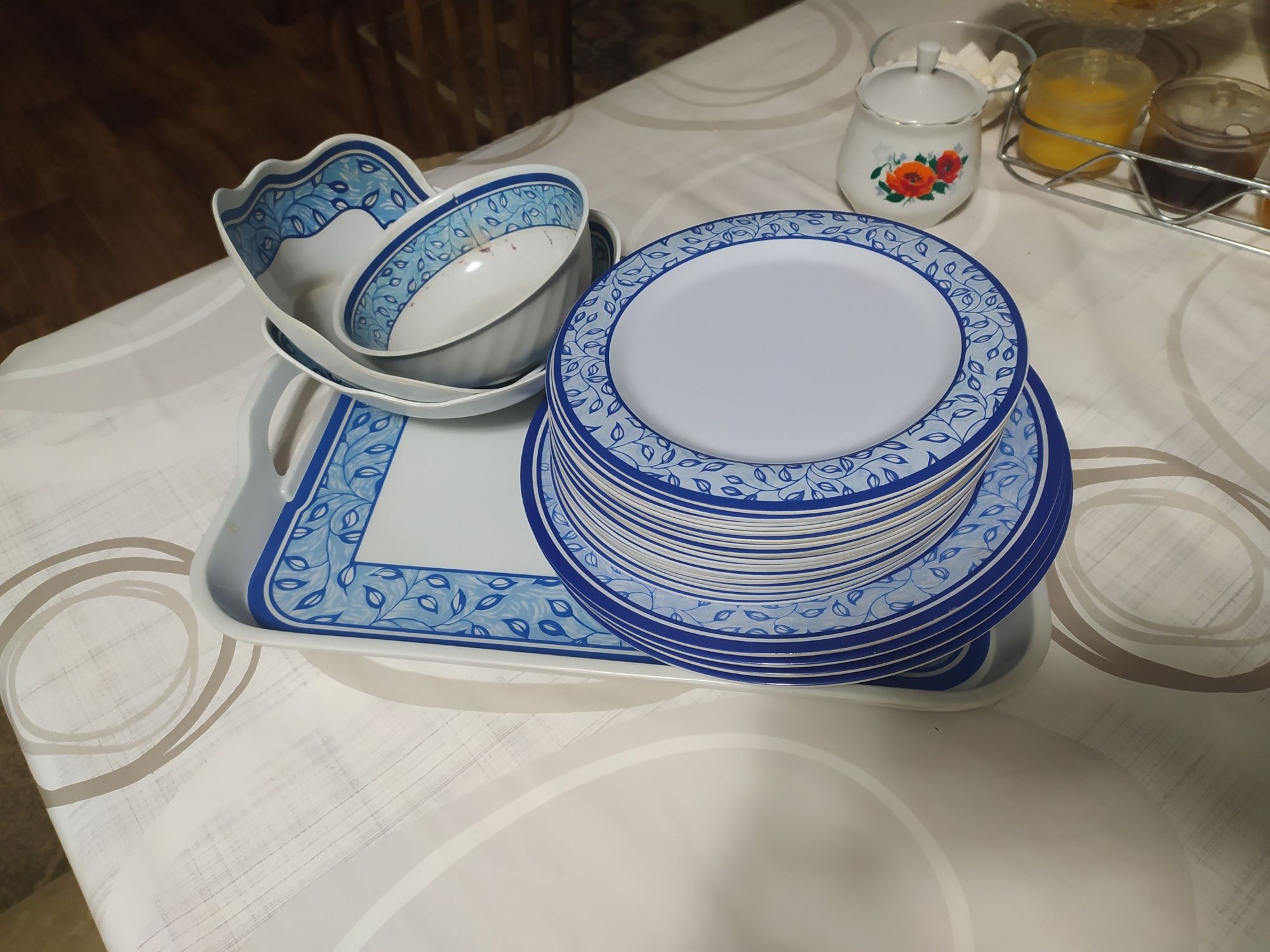 Продам посуду, тарелки, поднос.