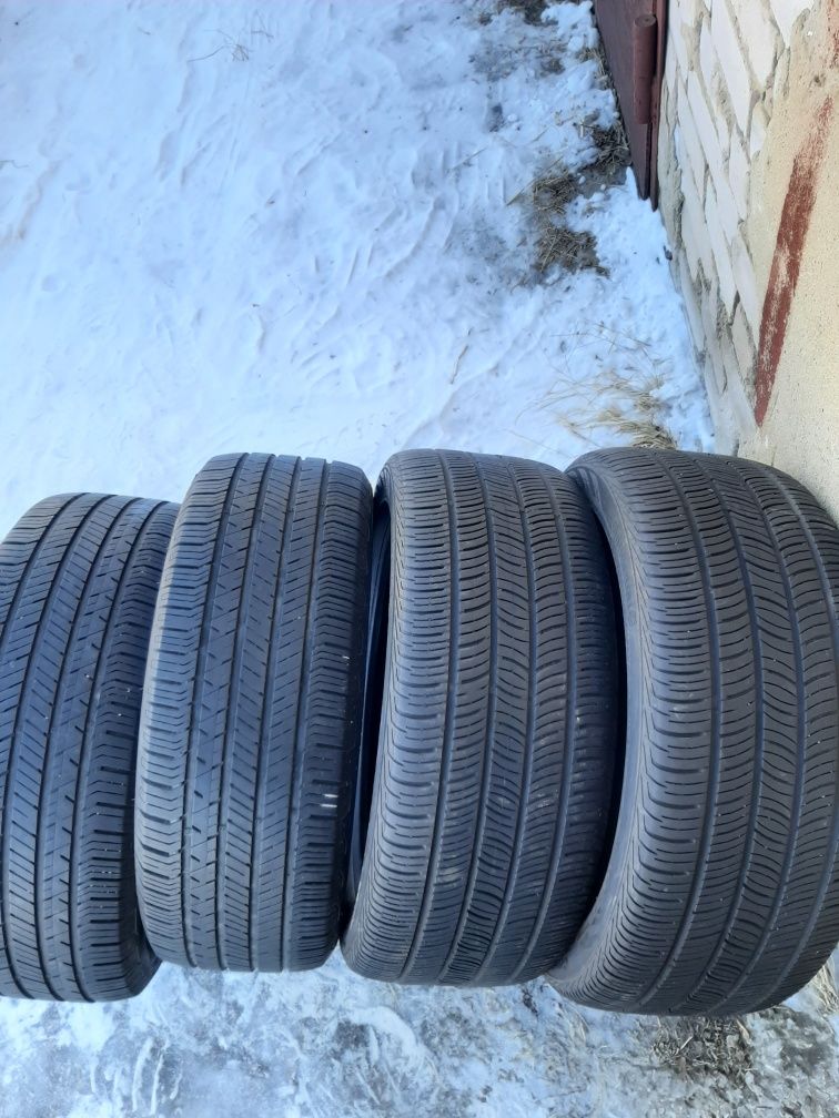 Продам шины 245/45/19