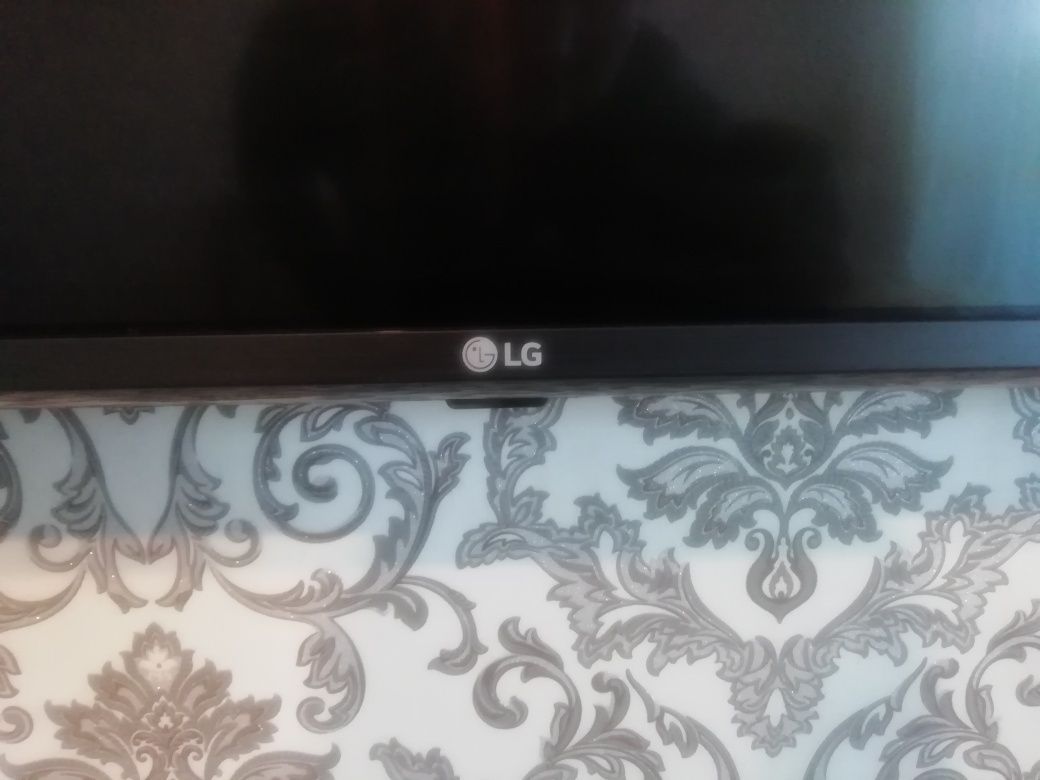 Телевизор марки LG в хорошем состоянии