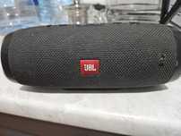 Продам колонку Jbl charge 3 . Звучит громко.  Заряд держит долго
