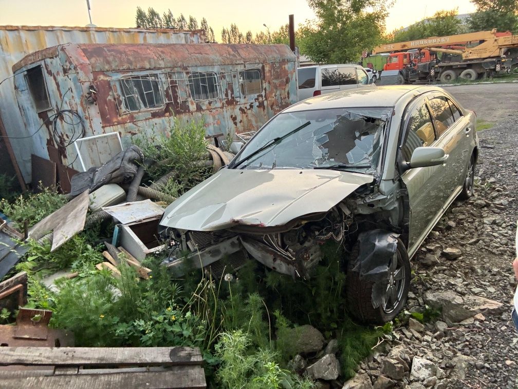 Продам машину тойота авенсис