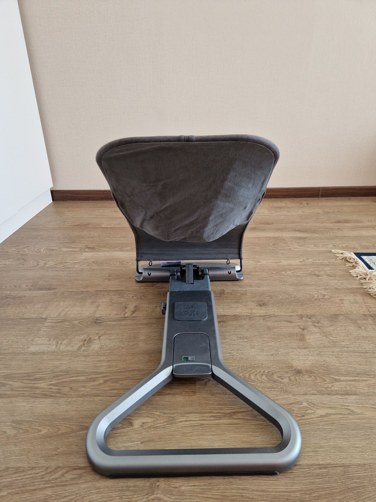 Шезлонг ergobaby evolve