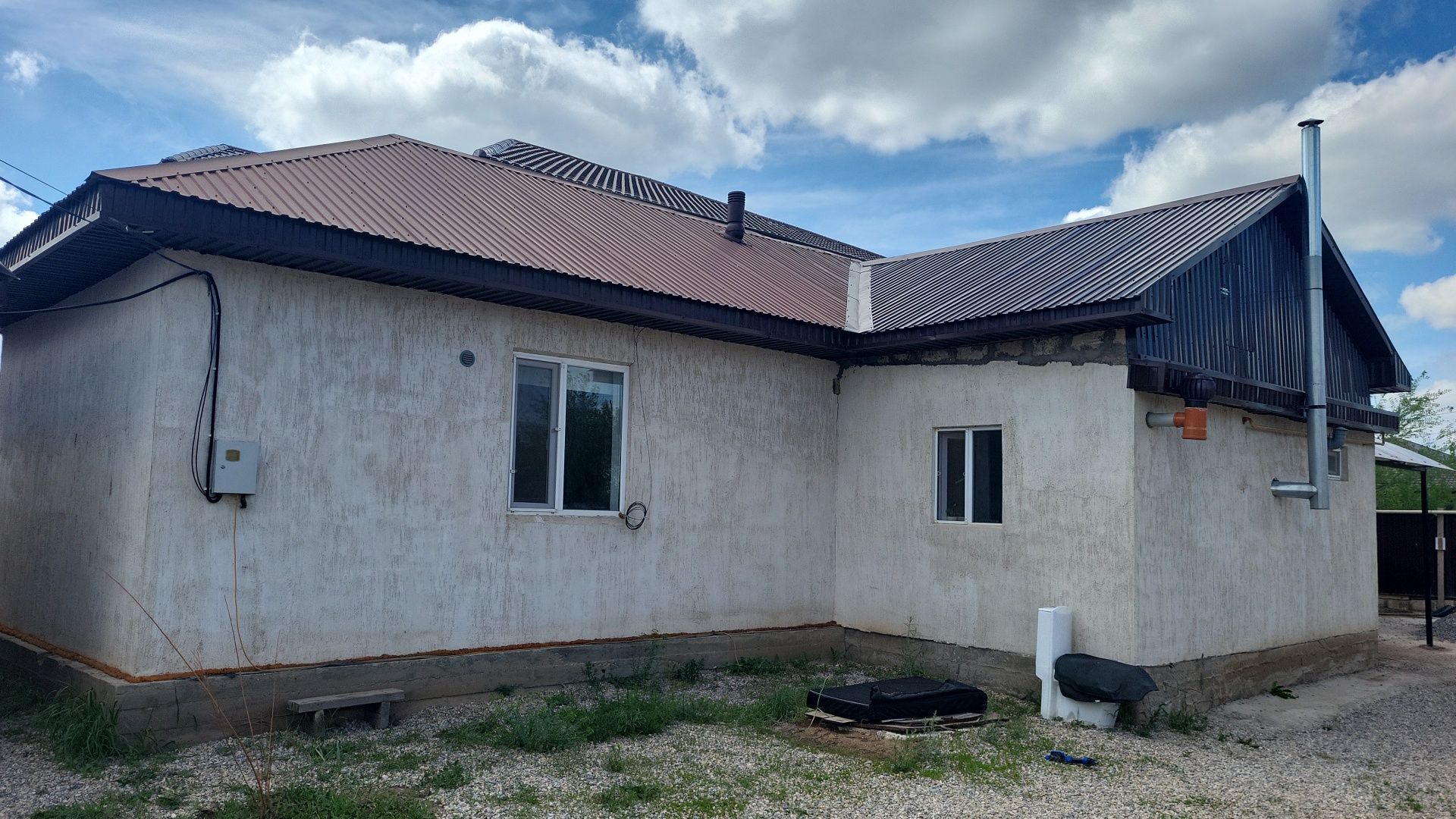 Частный дом на кирпичном
