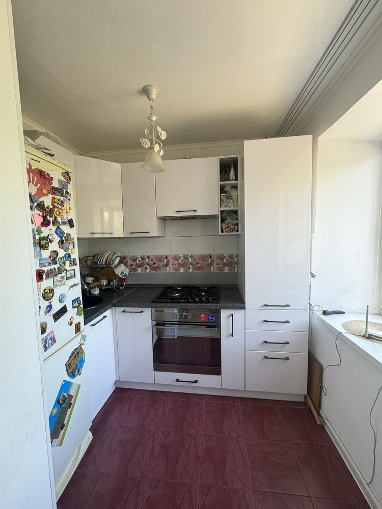 Продам 3-комнатную квартиру в центре