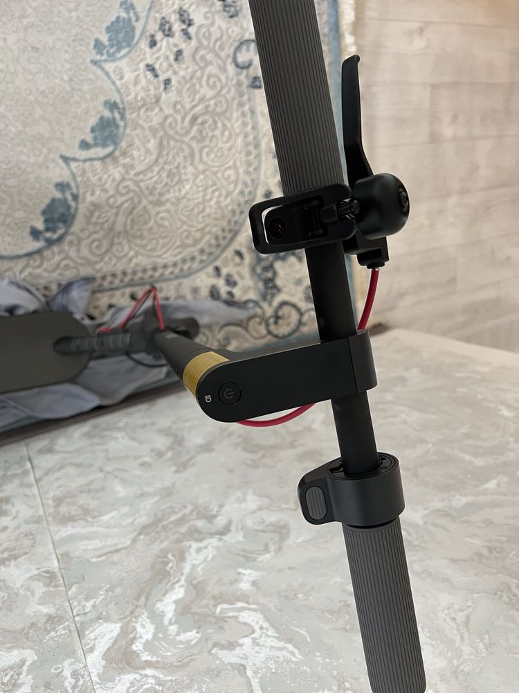 Продам Электросамокат Xiaomi Electric Scooter 4 Lite EU черный