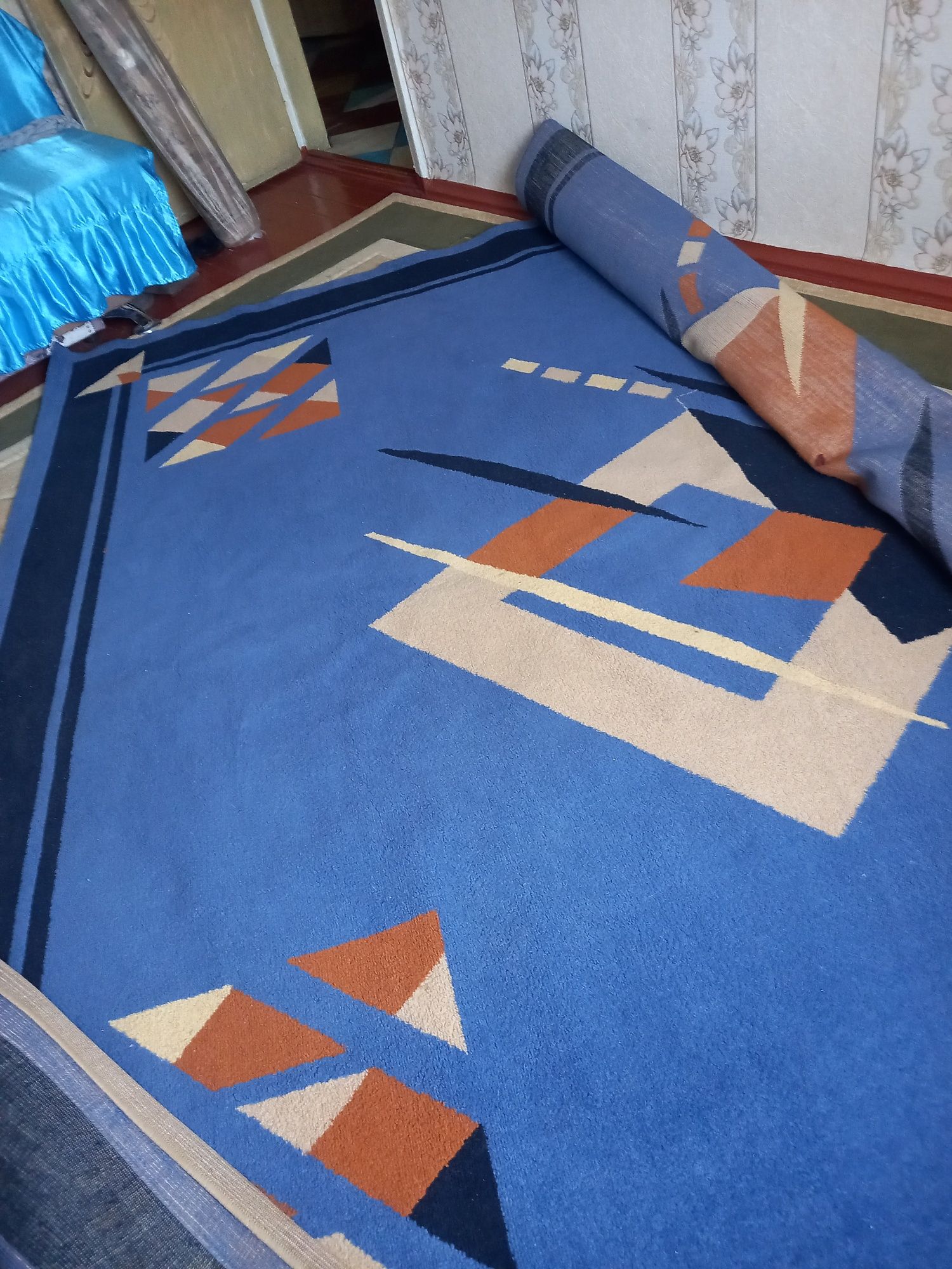 Продаю коврв шерстяные 2×3, 3×4,  2,5×3,5метров.
