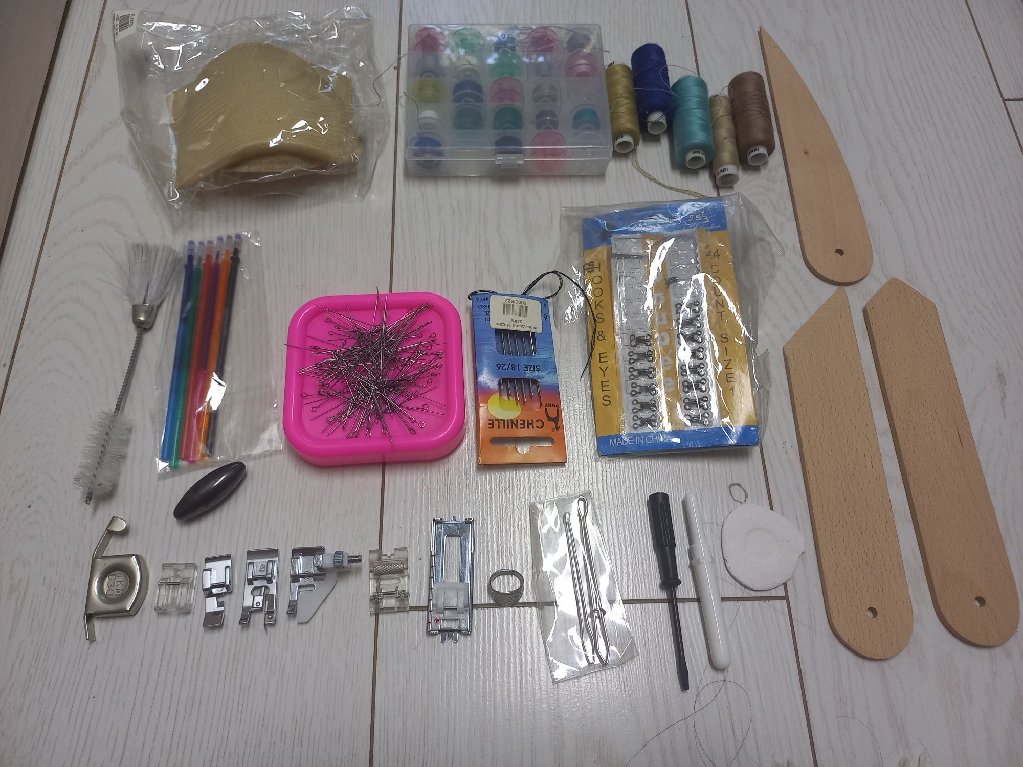 Бытовая швейная машина Janome RE 1312