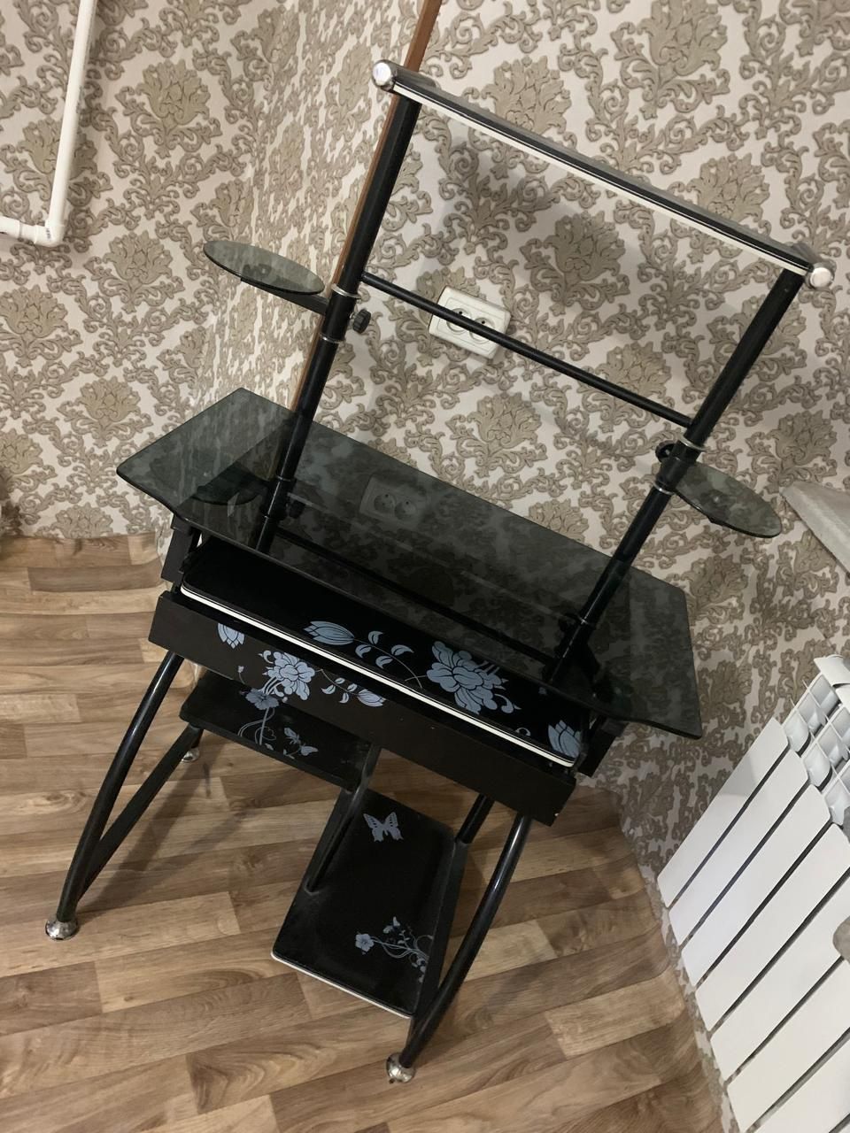 Продам компьютерный стол связи переездом