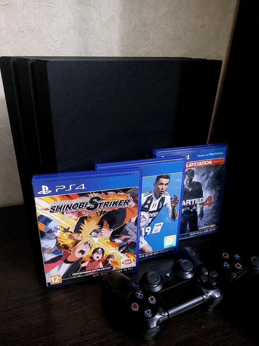 PlayStation 4 Pro 1tb памяти в идеальном состоянии.
