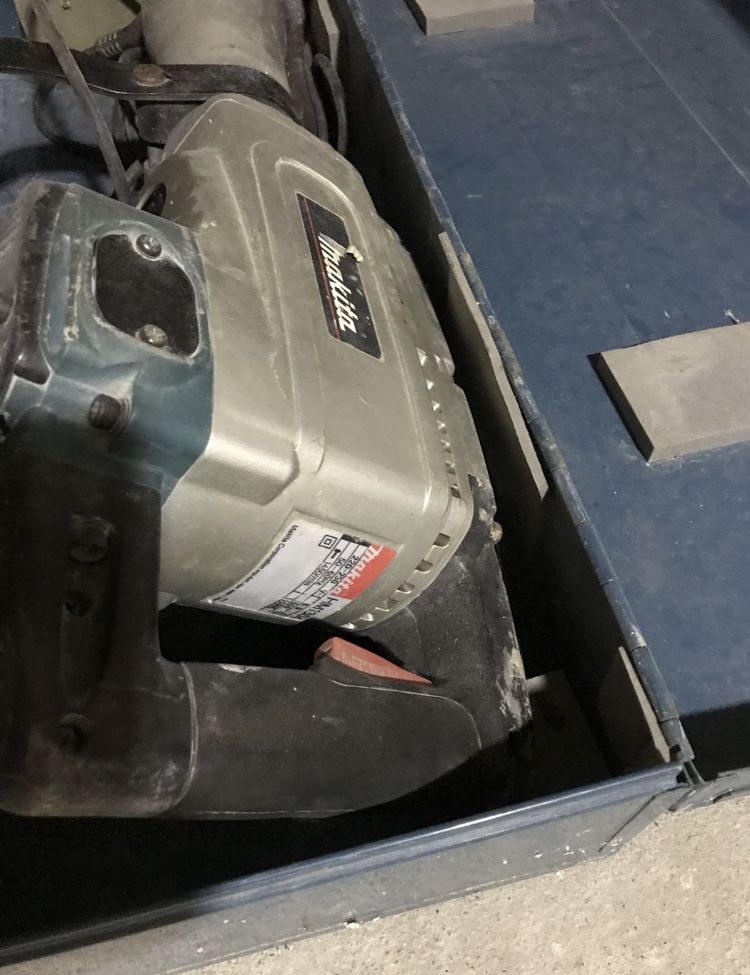 Отбойный молоток «Makita HM1304» в кейсе, 1500 Вт,  1450 уд / мин