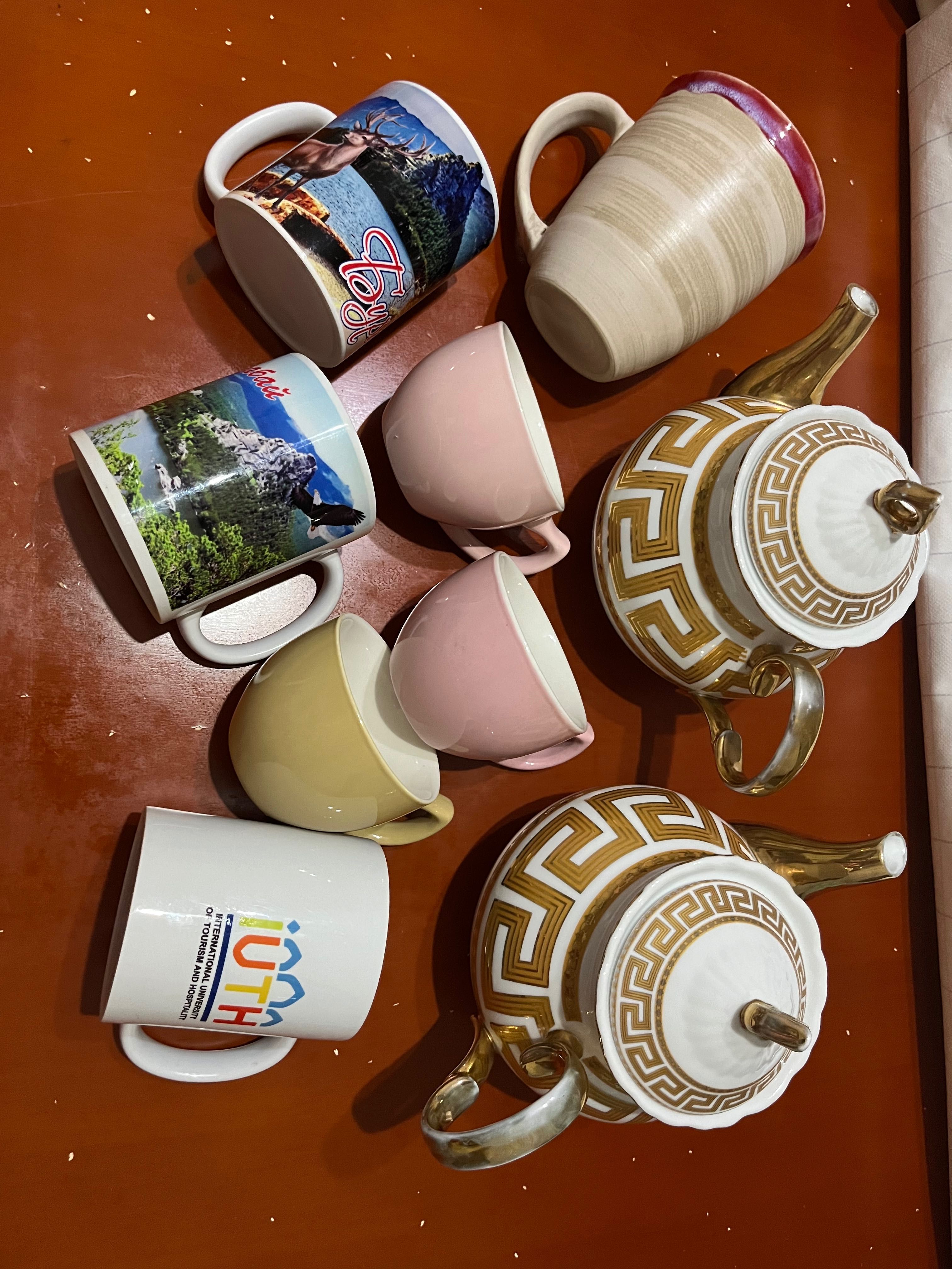 Чайники с кружками