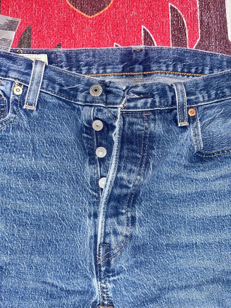 levi’s.