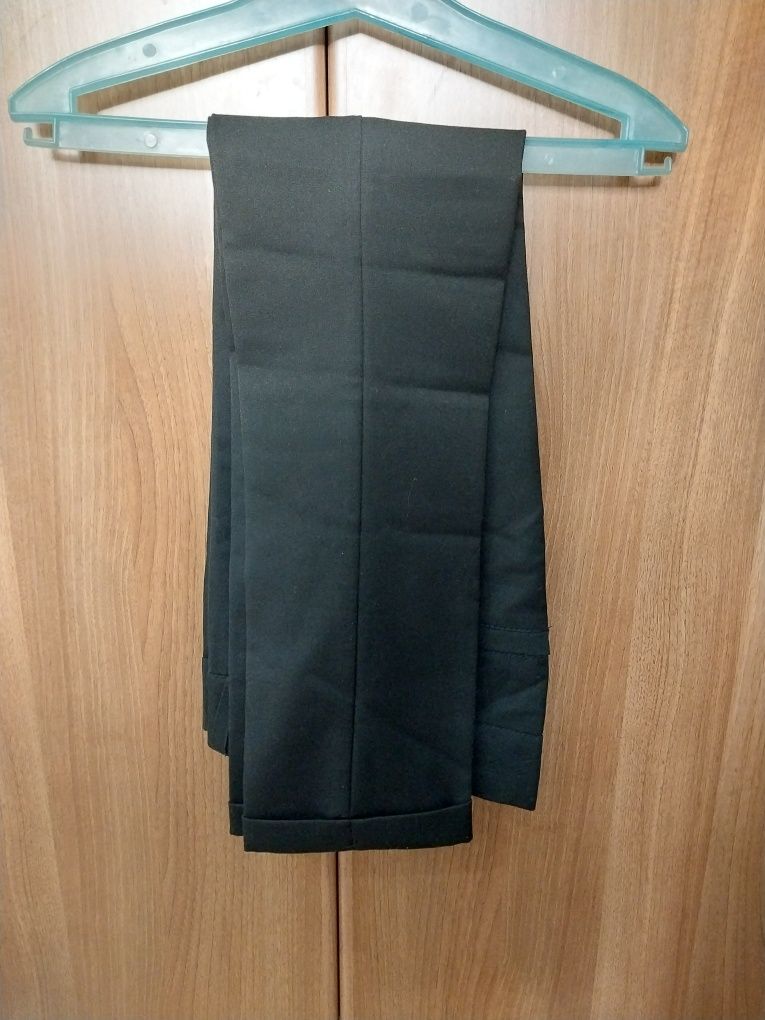 Продам женские брюки 42 размер