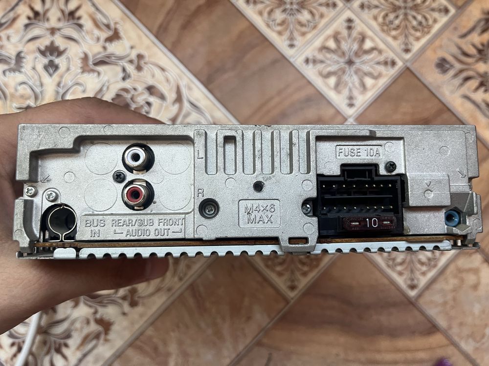 Магнитофон sony cdx-gt40u