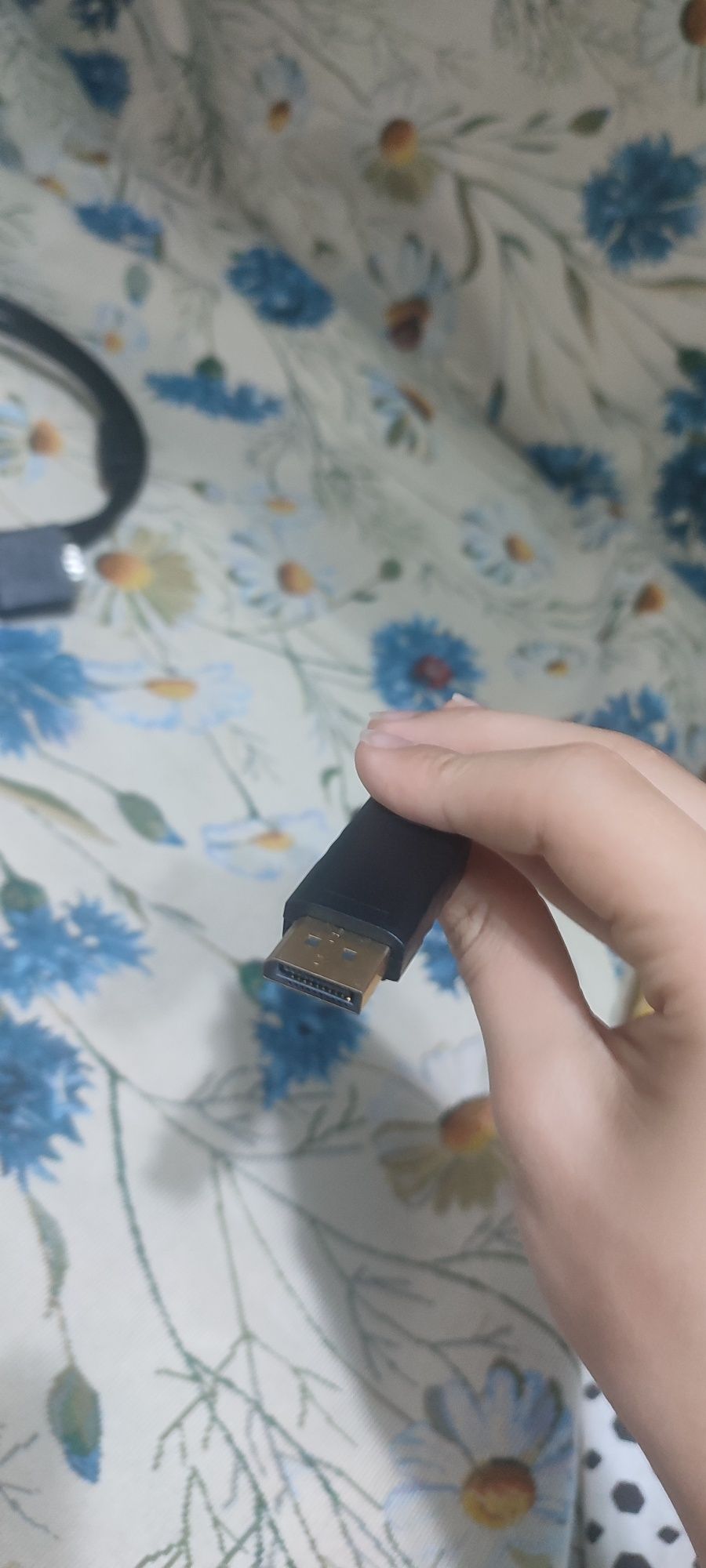 Продам кабель VGA и переходник с VGA на Display port