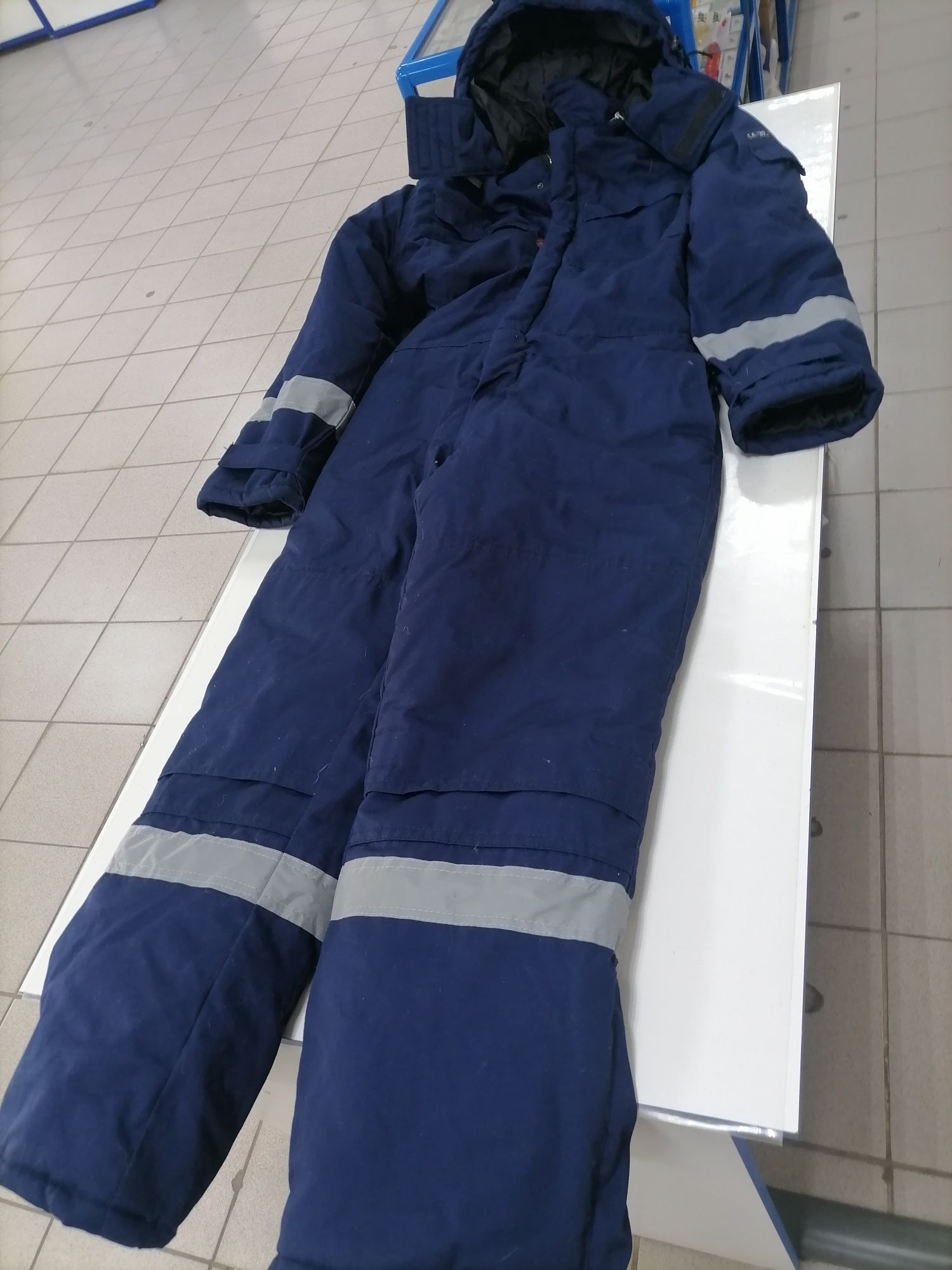 Продам спец одежду