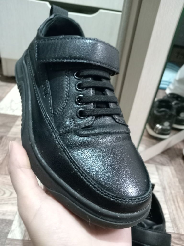 Продам туфли на мальчика