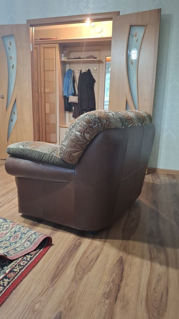 Диван  с двумя креслами