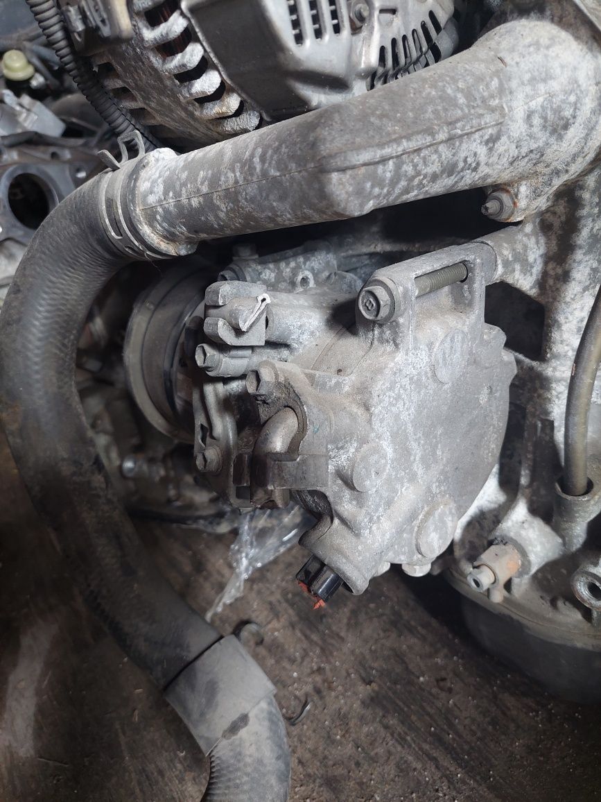 Компрессор кондиционера Toyota 2.4     2az fe.