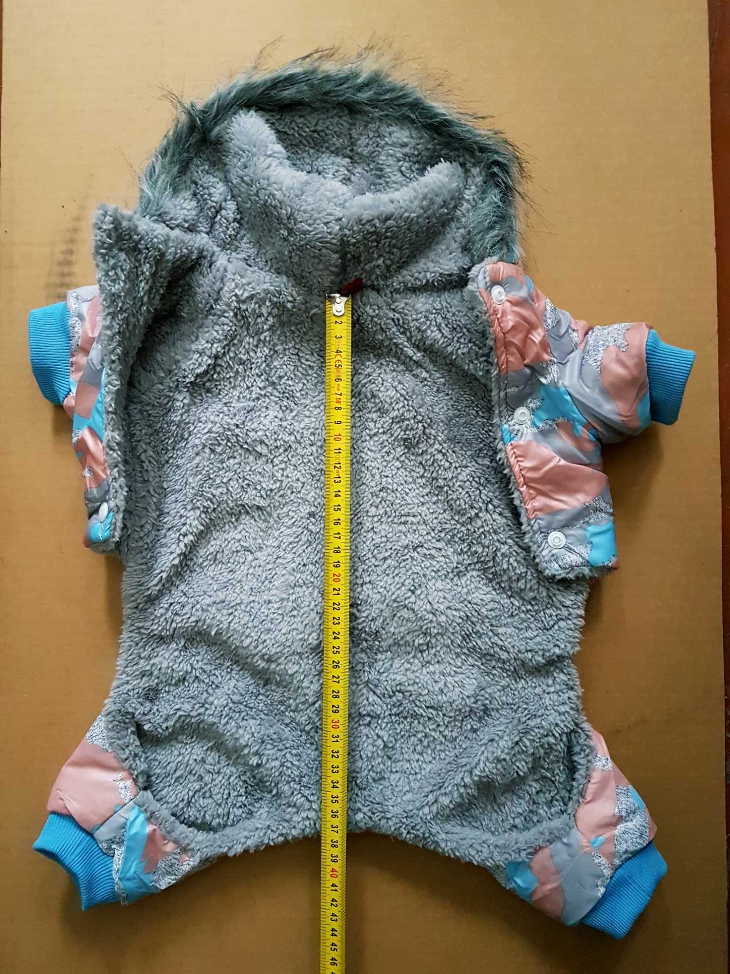 Куртка с капюшоном для собаки среднего размера, новая, продам.