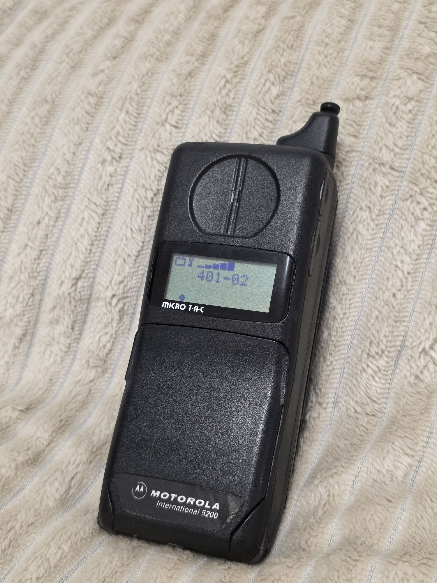 ретро кирпич из 1994 Motorola MicroTAC