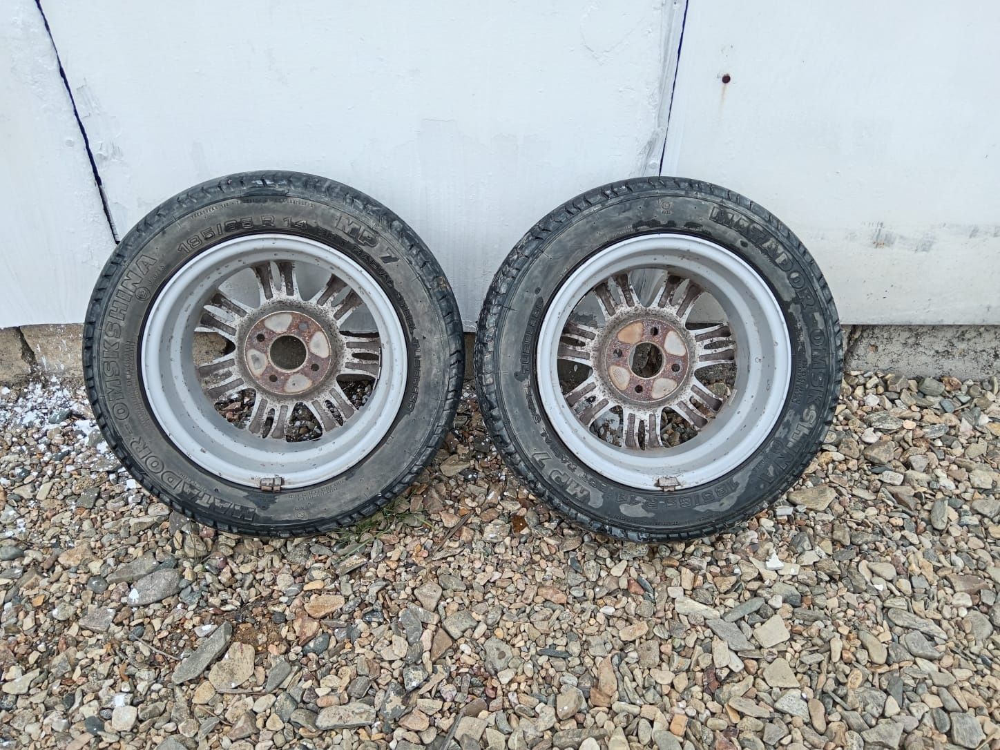Продам колесо лето 2шт на 185/65/R14