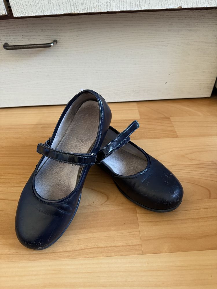 Продам туфли детские