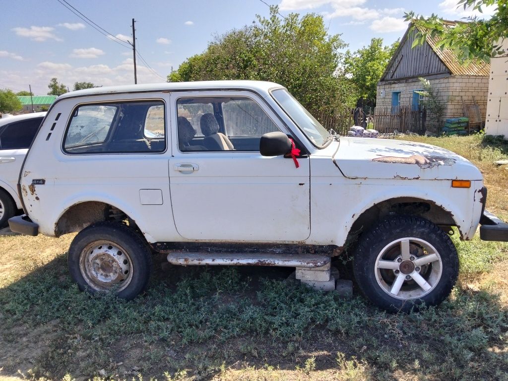 Продам нива 21214